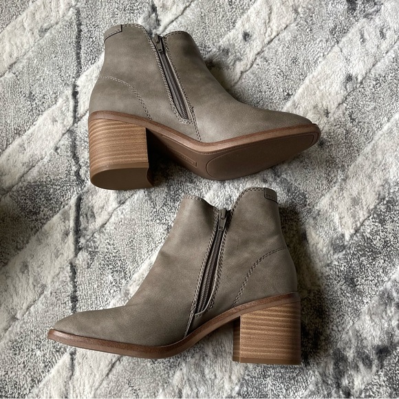 Grey khaki heeled booties - Picture 2 of 7